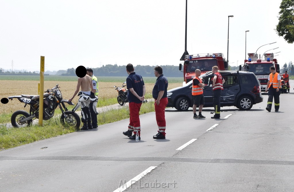 Schwerer Krad Pkw Unfall Koeln Porz Libur Liburer Landstr (Krad Fahrer nach Tagen verstorben) P043.JPG - Miklos Laubert